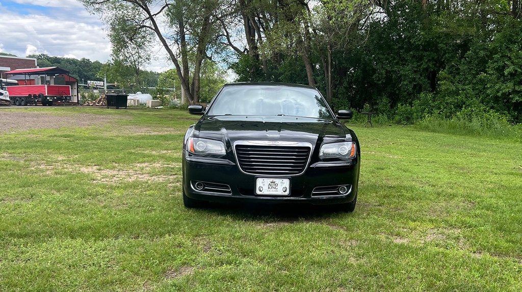 2014 Chrysler 300 Image 8