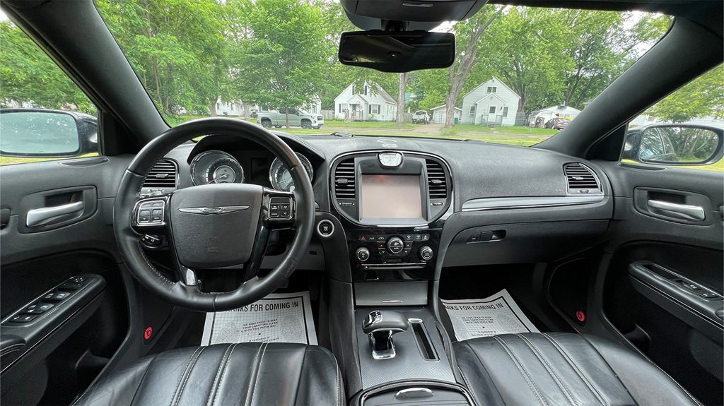 2014 Chrysler 300 Image 11
