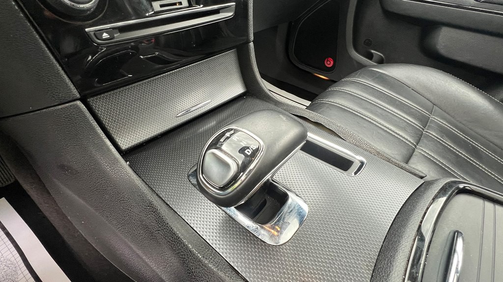 2014 Chrysler 300 Image 17