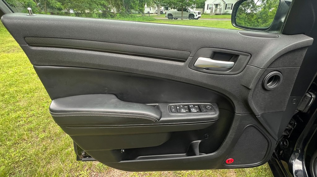 2014 Chrysler 300 Image 19
