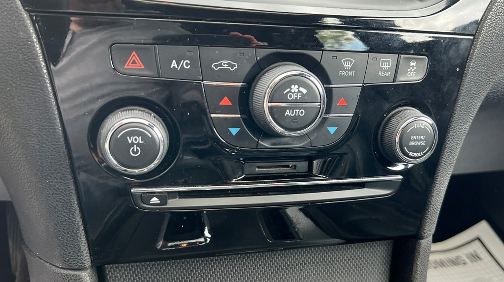 2014 Chrysler 300 Image 20