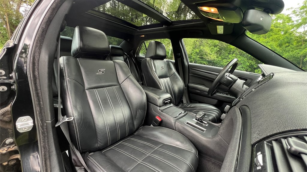 2014 Chrysler 300 Image 21