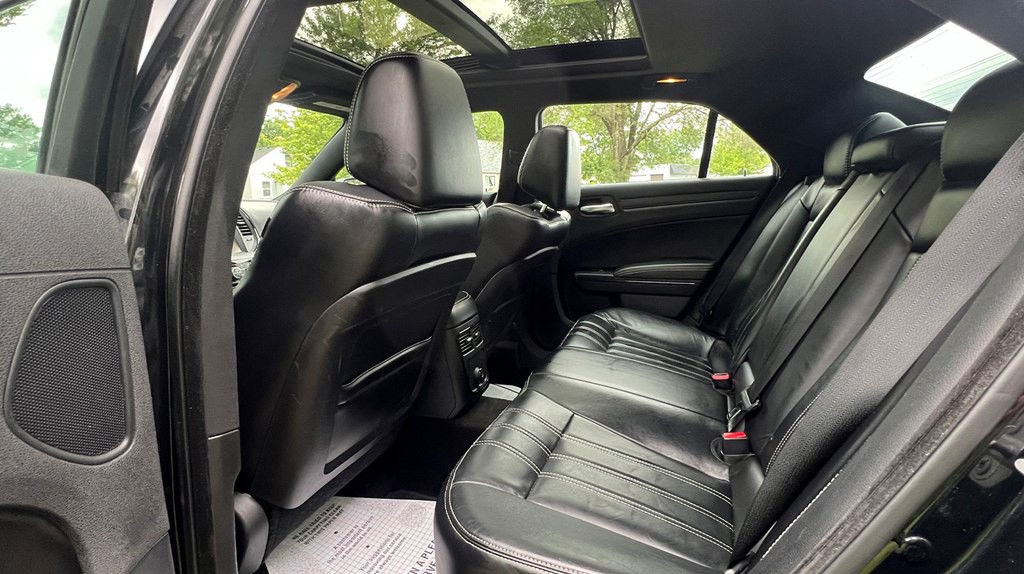 2014 Chrysler 300 Image 22