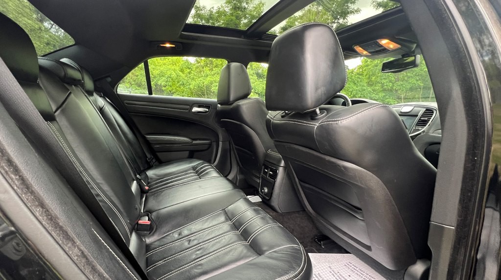 2014 Chrysler 300 Image 23