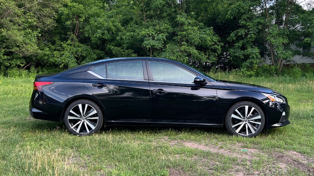 2022 Nissan Altima Image 2