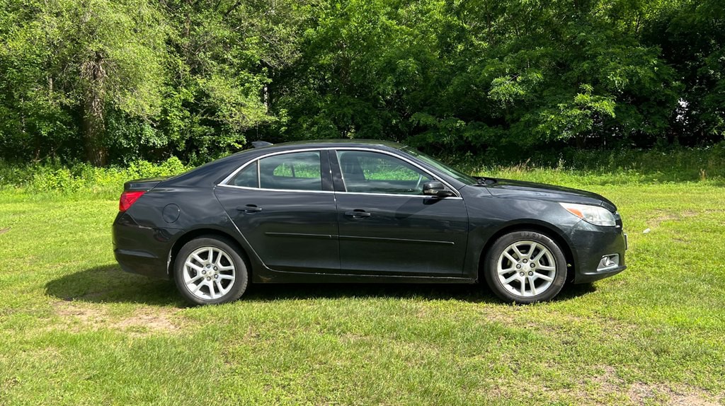 2015 Chevrolet Malibu Image 2