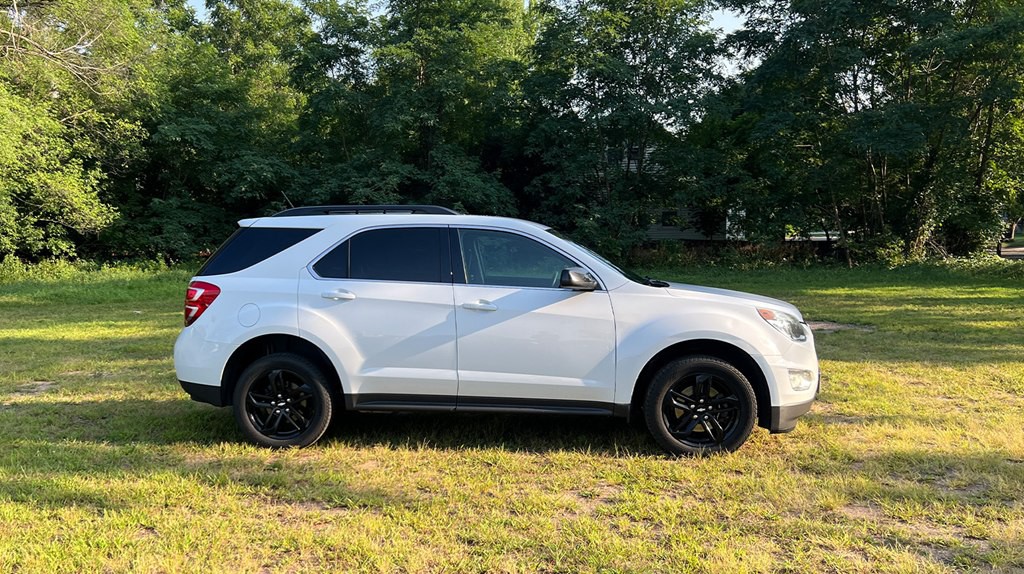 2017 Chevrolet Equinox Image 2