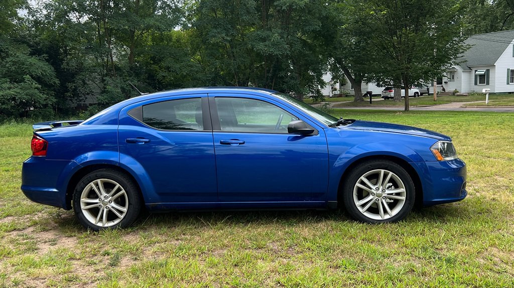 2014 Dodge Avenger Image 2