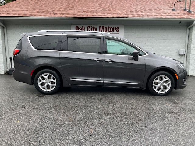 2017 Chrysler Pacifica Image 4