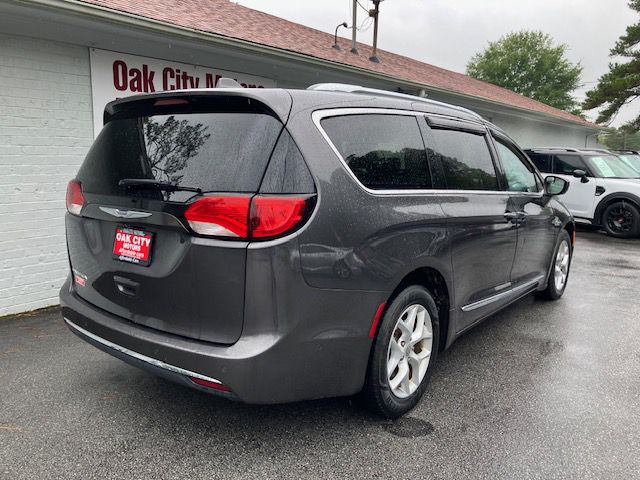 2017 Chrysler Pacifica Image 5