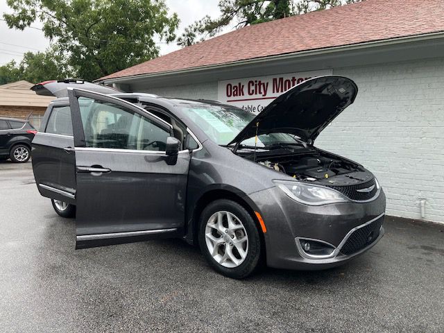 2017 Chrysler Pacifica Image 9