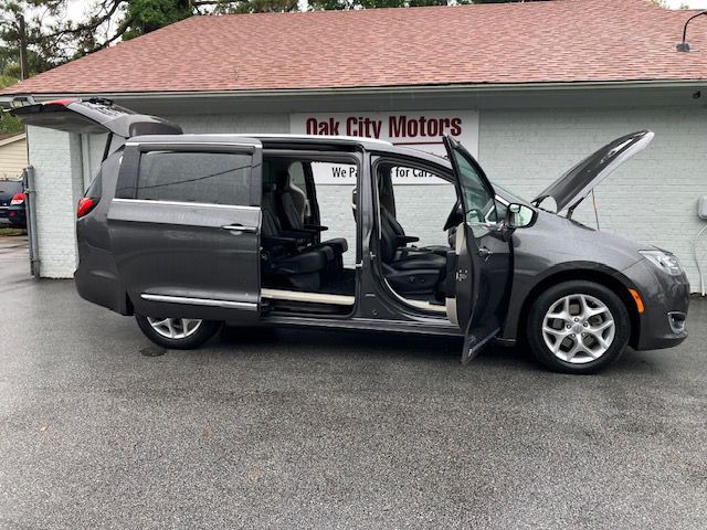 2017 Chrysler Pacifica Image 10