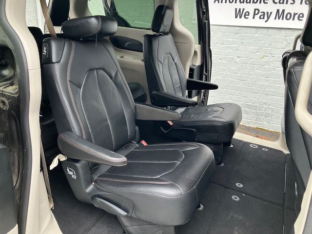 2017 Chrysler Pacifica Image 12