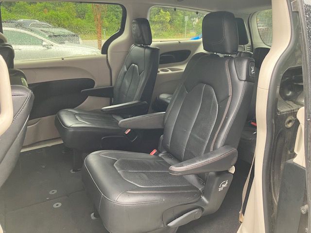 2017 Chrysler Pacifica Image 15
