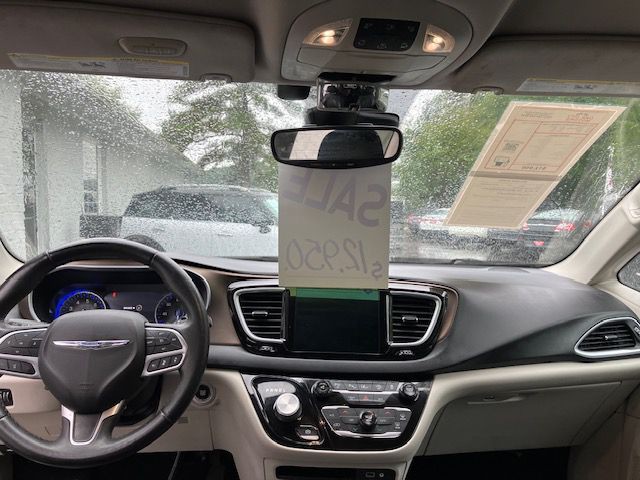 2017 Chrysler Pacifica Image 16