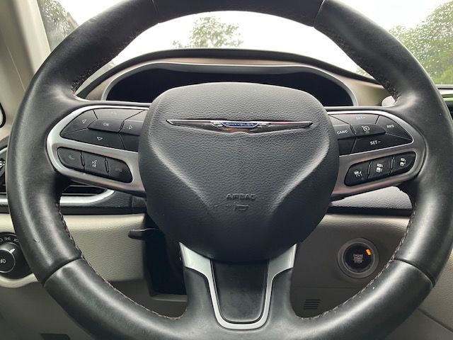 2017 Chrysler Pacifica Image 19