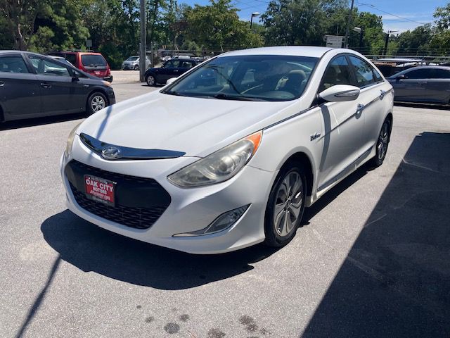 2013 Hyundai Sonata Image 2