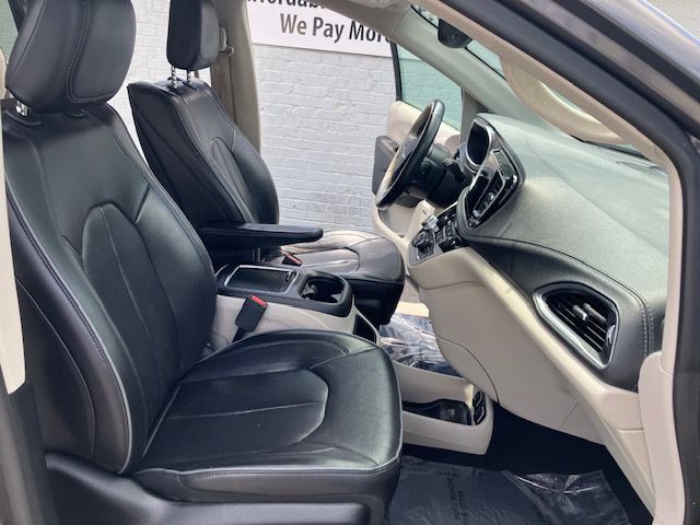 2018 Chrysler Pacifica Image 11