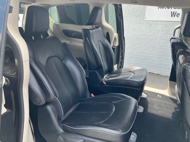 2018 Chrysler Pacifica Image 12