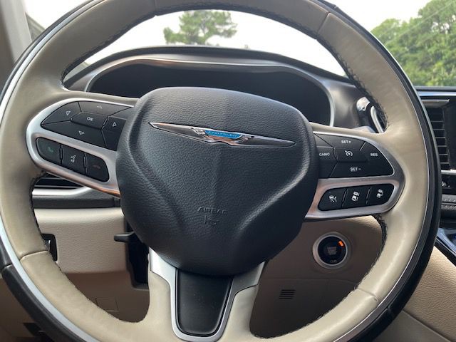 2018 Chrysler Pacifica Image 19