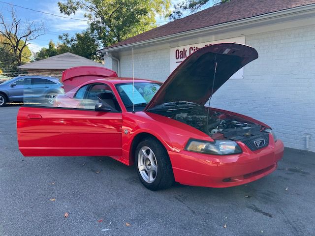 2004 Ford Mustang Image 8