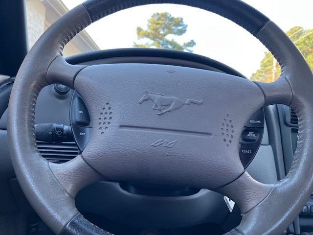 2004 Ford Mustang Image 17