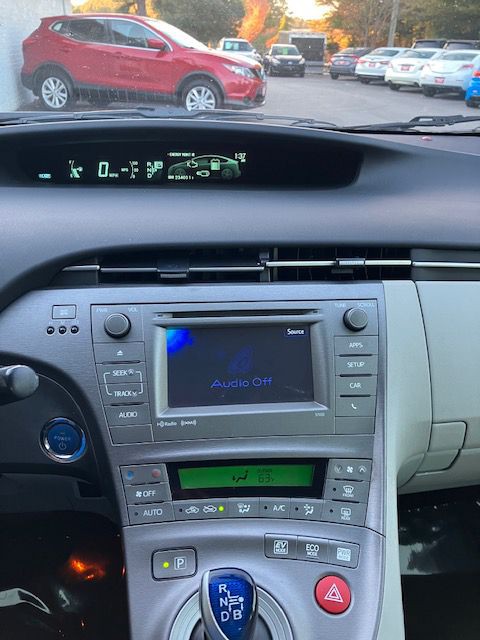 2015 Toyota Prius Image 17