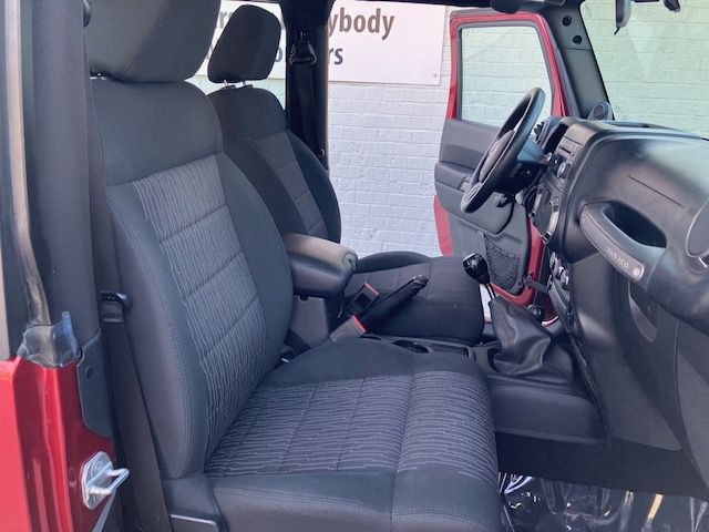 2011 Jeep Wrangler Image 11