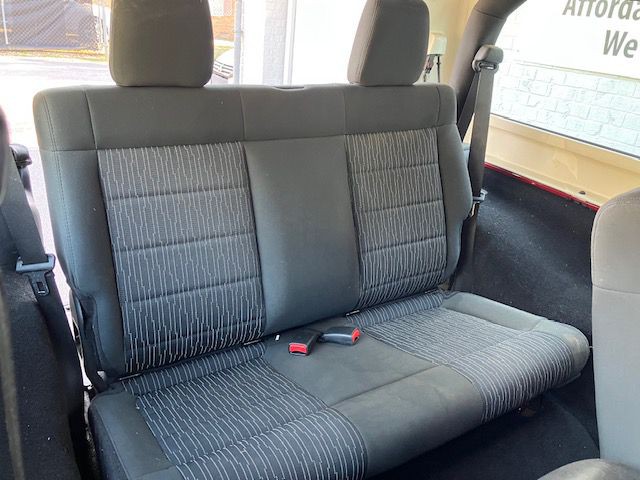 2011 Jeep Wrangler Image 12