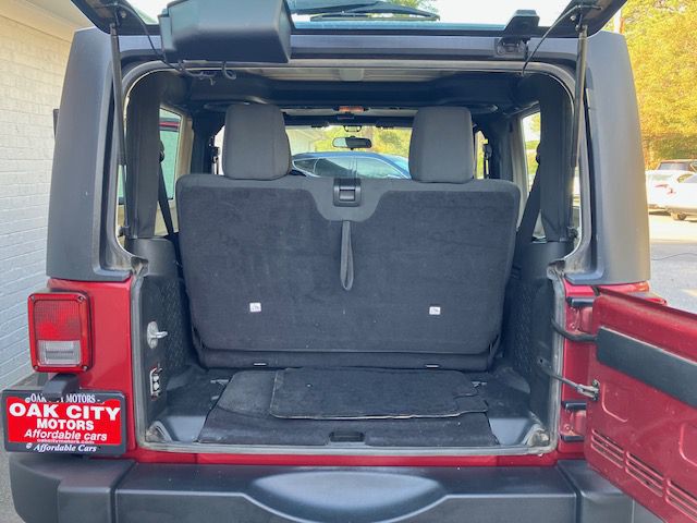 2011 Jeep Wrangler Image 13