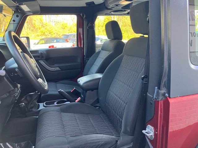 2011 Jeep Wrangler Image 14