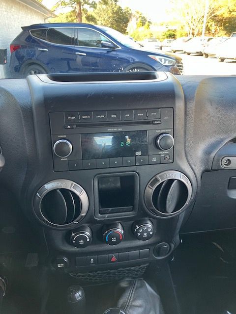 2011 Jeep Wrangler Image 15