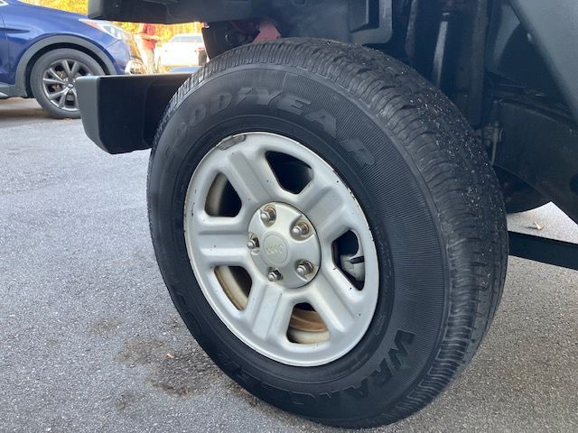 2011 Jeep Wrangler Image 18