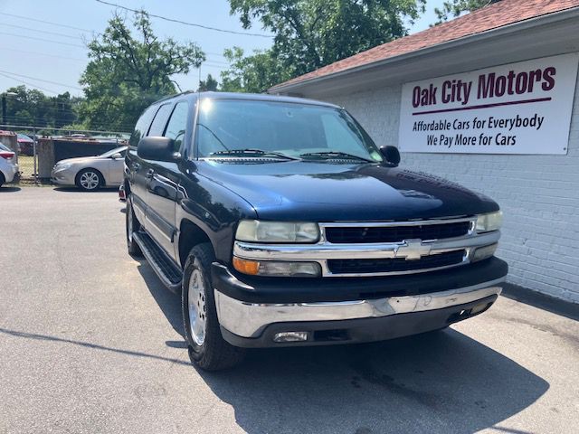 2004 Chevrolet Suburban Image 3