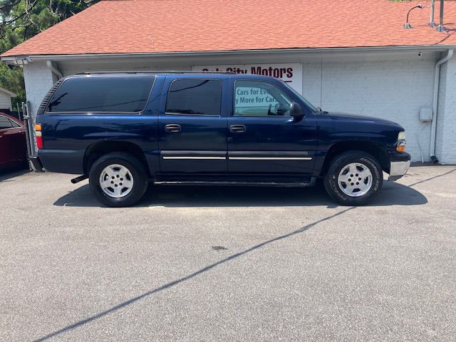 2004 Chevrolet Suburban Image 4