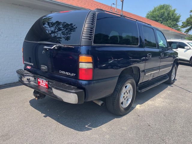 2004 Chevrolet Suburban Image 5