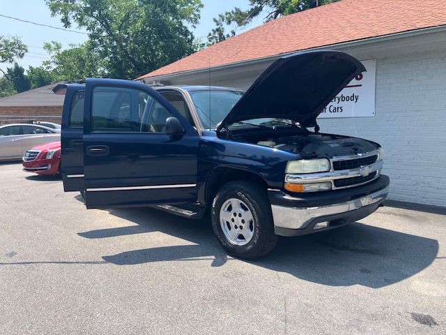 2004 Chevrolet Suburban Image 8