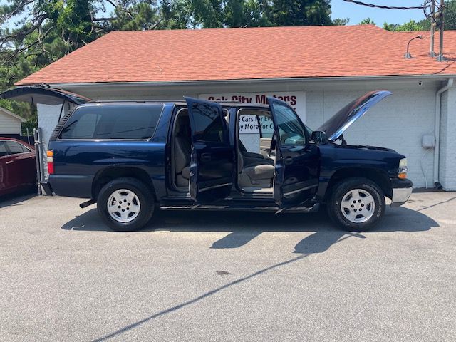 2004 Chevrolet Suburban Image 9