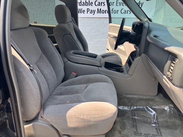 2004 Chevrolet Suburban Image 11