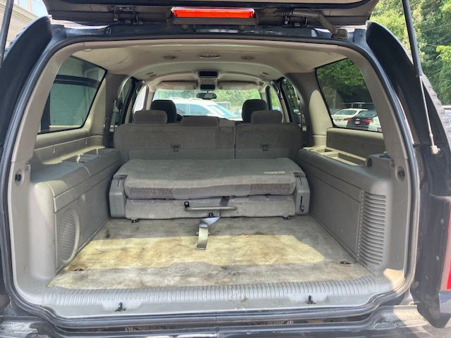 2004 Chevrolet Suburban Image 14