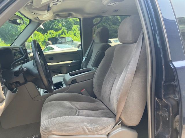 2004 Chevrolet Suburban Image 16