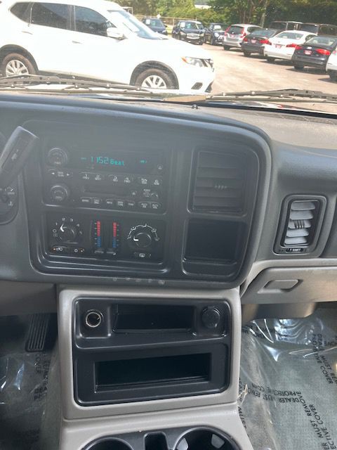 2004 Chevrolet Suburban Image 18