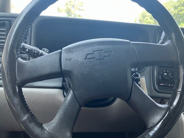 2004 Chevrolet Suburban Image 19