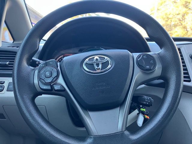 2013 Toyota Venza Image 17