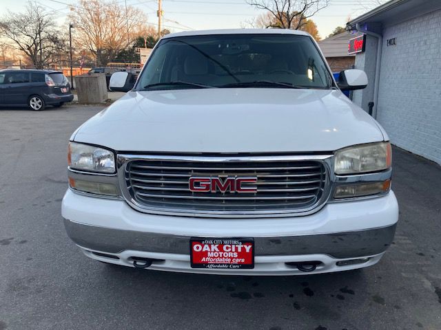 2004 GMC Yukon Image 3