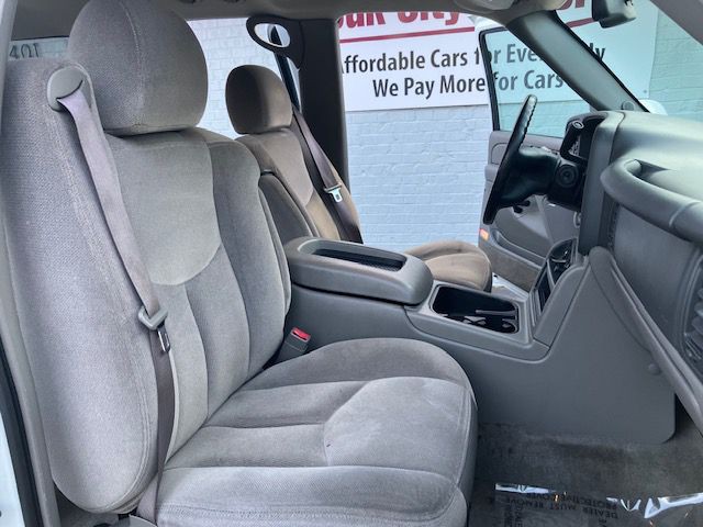 2004 GMC Yukon Image 9