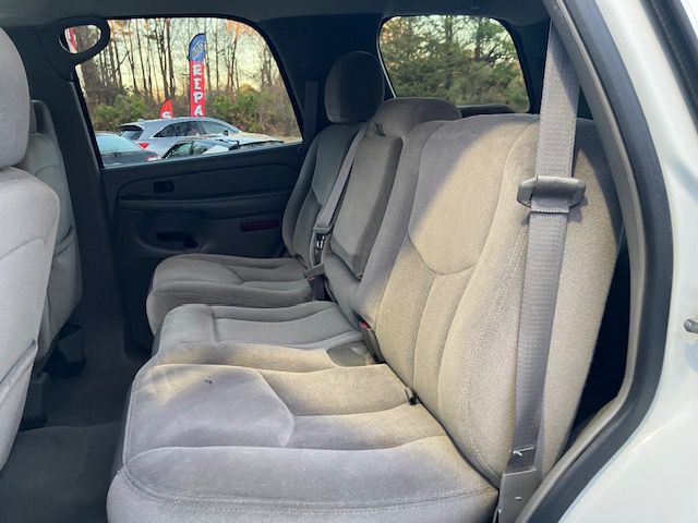 2004 GMC Yukon Image 12