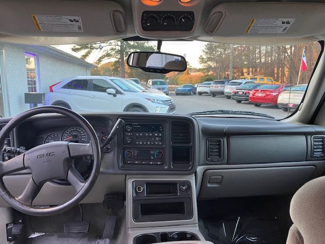 2004 GMC Yukon Image 14