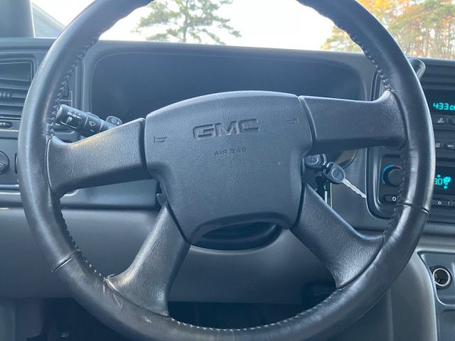 2004 GMC Yukon Image 16