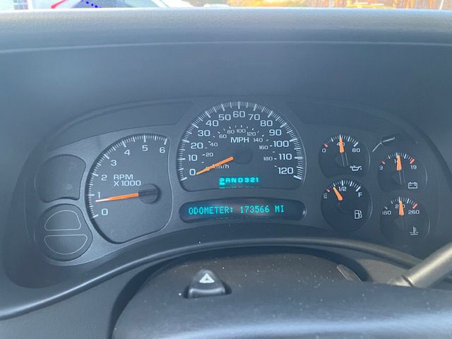 2004 GMC Yukon Image 17